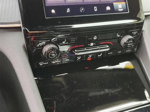 New 2025 Jeep Grand Cherokee Altitude image 25