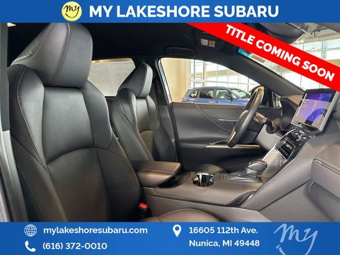 Used 2024 Toyota Venza XLE image 28