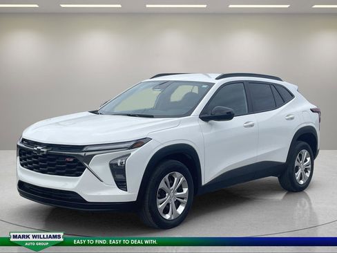 Used 2025 Chevrolet Trax RS FWD image 6