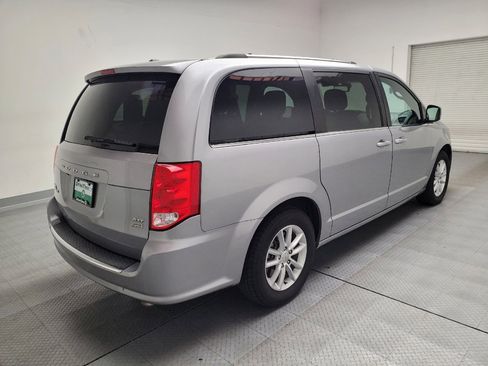 Used 2019 Dodge Grand Caravan SXT image 9