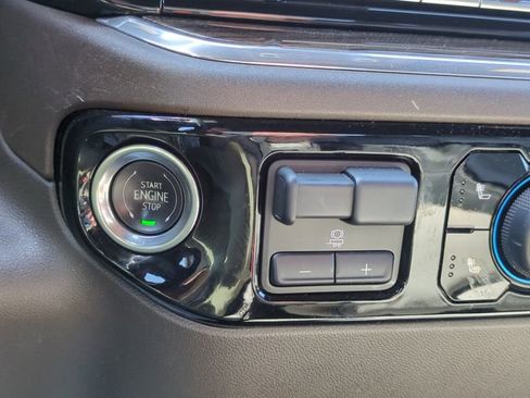 Used 2025 Chevrolet Silverado 1500 LT AWD/4WD image 20