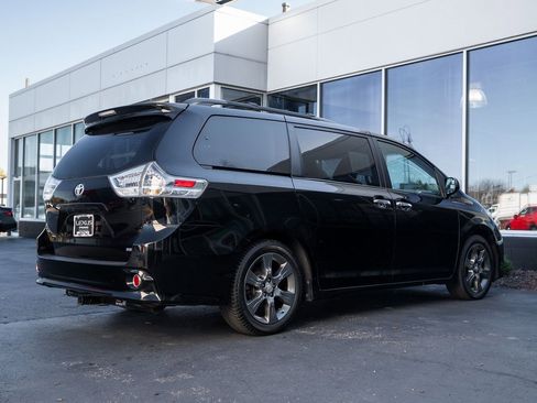 Used 2016 Toyota Sienna SE Premium image 6