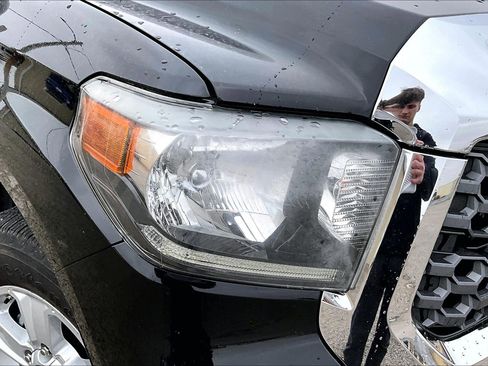 Used 2018 Toyota Tundra SR5 w/ SR5 Upgrade Package image 26