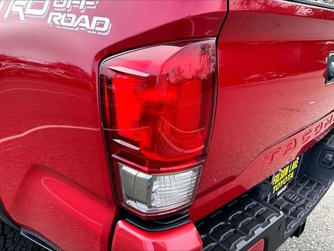 Certified 2016 Toyota Tacoma SR5 image 29