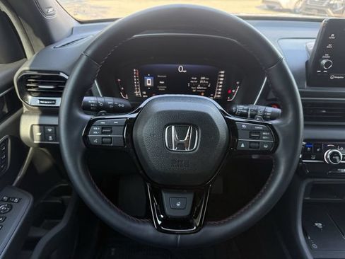 Used 2025 Honda Pilot Black Edition image 14