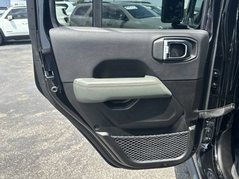 Certified 2025 Jeep Gladiator Mojave AWD/4WD image 23