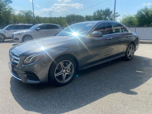 Used 2017 Mercedes-Benz E 300 4MATIC image 4