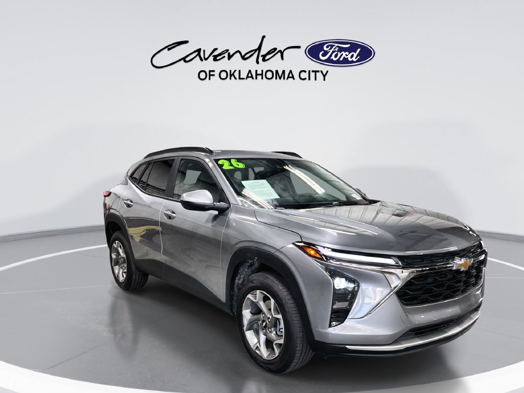 Used 2026 Chevrolet Trax LT FWD image 2