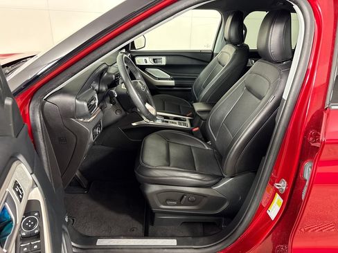 Certified 2023 Ford Explorer Limited w/ Limited Technology Package RWD image 30