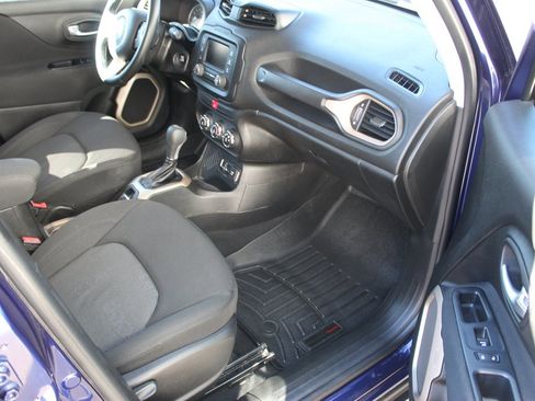 Used 2017 Jeep Renegade Latitude image 12