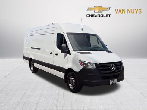 Used 2024 Mercedes-Benz Sprinter 3500 image 3