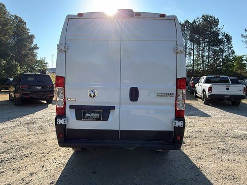 Used 2024 RAM ProMaster 2500 w/ Convenience Group FWD image 10