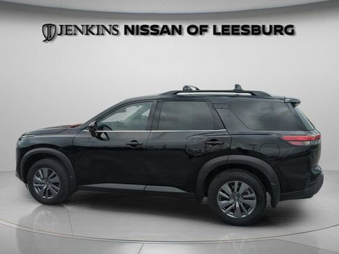 Certified 2025 Nissan Pathfinder SV image 10