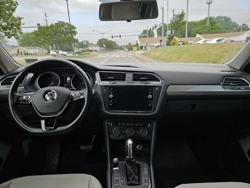 Used 2019 Volkswagen Tiguan SE FWD image 16