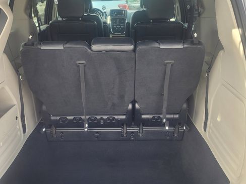 Used 2017 Dodge Grand Caravan SXT image 32