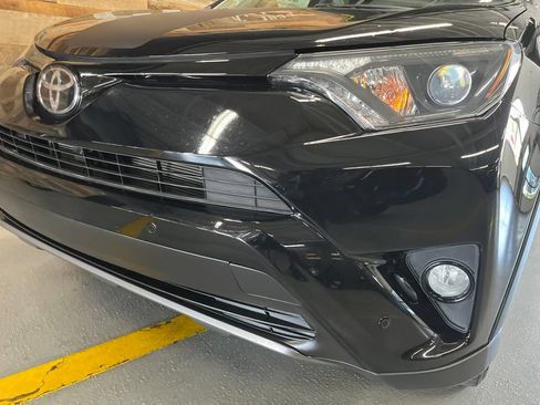 Used 2018 Toyota RAV4 Adventure AWD/4WD image 8