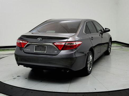 Used 2016 Toyota Camry SE image 6