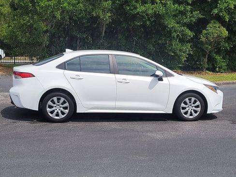 Used 2025 Toyota Corolla LE FWD image 8