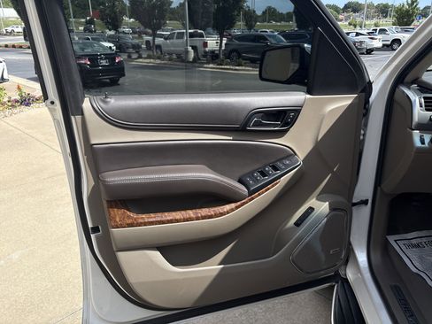 Used 2020 Chevrolet Tahoe Premier w/ Premier 6.2L Value Package image 14