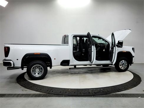 New 2026 GMC Sierra 3500 Denali w/ Denali Reserve Package image 16