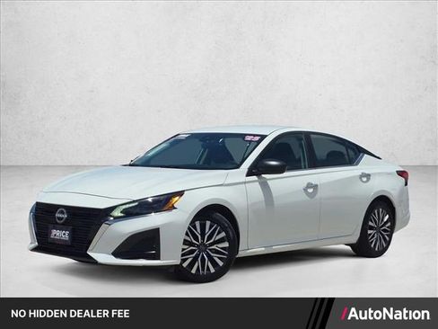 Used 2025 Nissan Altima 2.5 SV FWD image 1