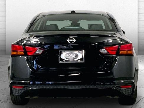 Used 2025 Nissan Altima 2.5 SV FWD image 3