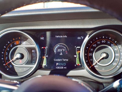 Used 2018 Jeep Wrangler Unlimited Sahara image 28