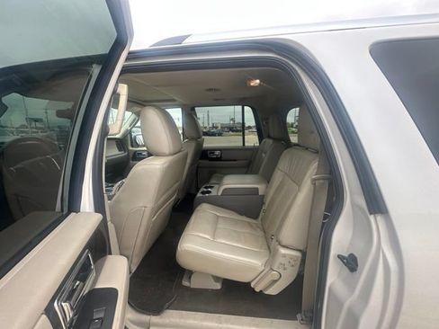 Used 2017 Lincoln Navigator L Select RWD image 7
