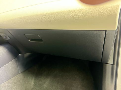 Used 2025 Toyota Corolla LE image 34