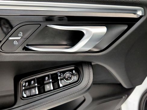 Used 2021 Porsche Macan image 35