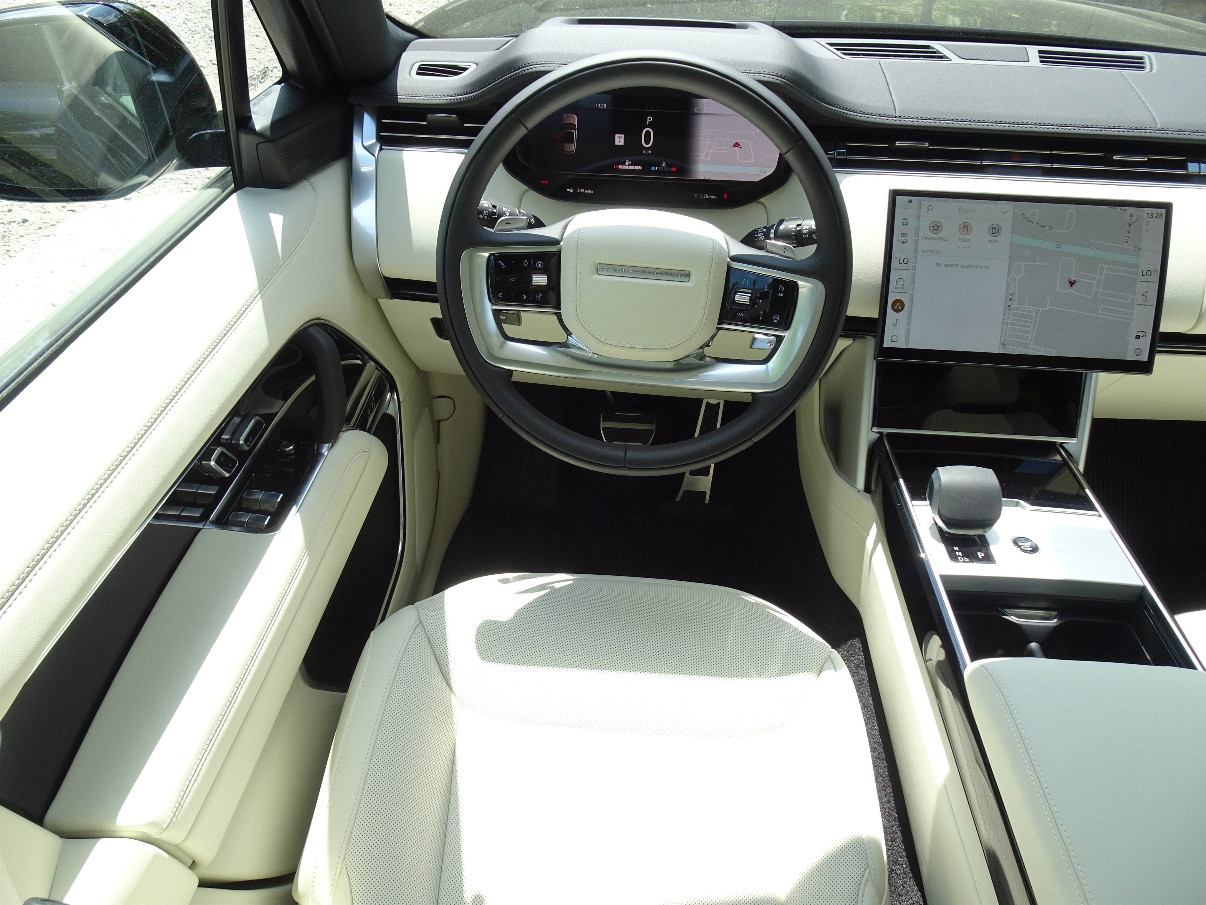 New 2026 Land Rover Range Rover Long Wheelbase SE AWD/4WD image 18
