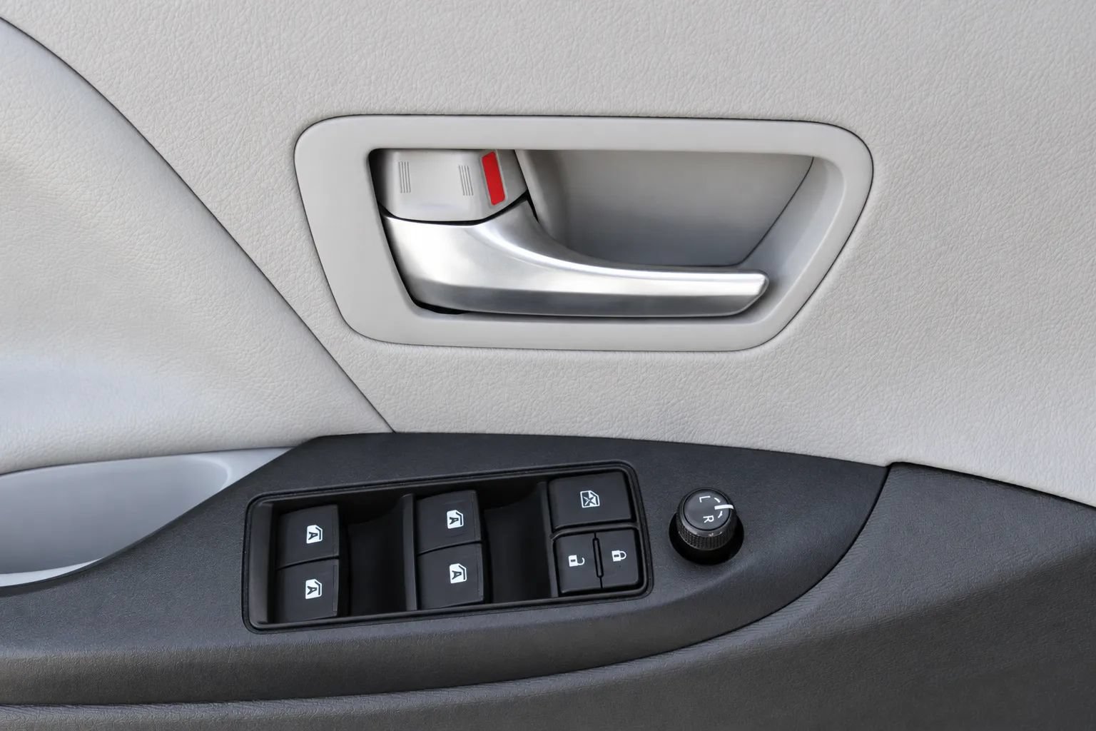 Used 2018 Toyota Sienna LE w/ Carpet Mat Package FWD image 10