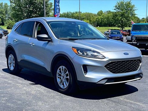 Used 2022 Ford Escape SE w/ Cold Weather Package AWD/4WD image 3