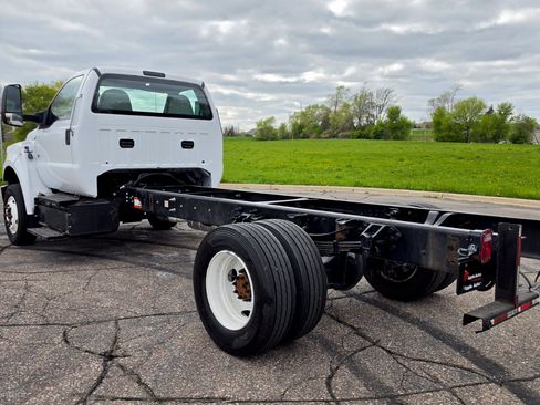 Used 2023 Ford F650 2WD Regular Cab Super Duty image 5