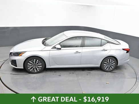Used 2023 Nissan Altima 2.5 SV FWD image 44