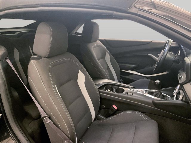 Used 2017 Chevrolet Camaro LT RWD image 8