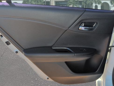 Used 2017 Honda Accord Sport image 23