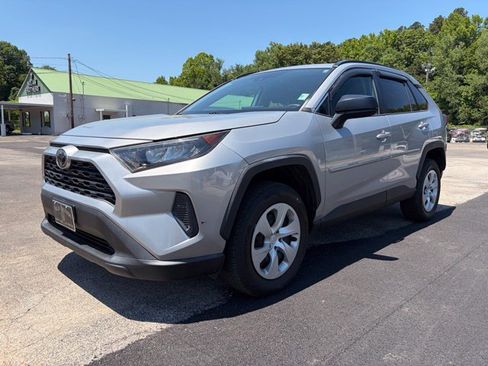 Used 2019 Toyota RAV4 LE AWD/4WD image 1