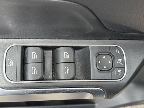 Used 2022 Mercedes-Benz GLB 250 image 27