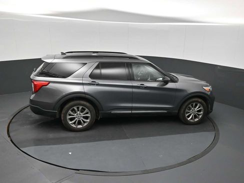 Used 2021 Ford Explorer XLT w/ Equipment Group 202A AWD/4WD image 29