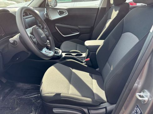 Used 2025 Kia Soul LX w/ LX Technology Package FWD image 24