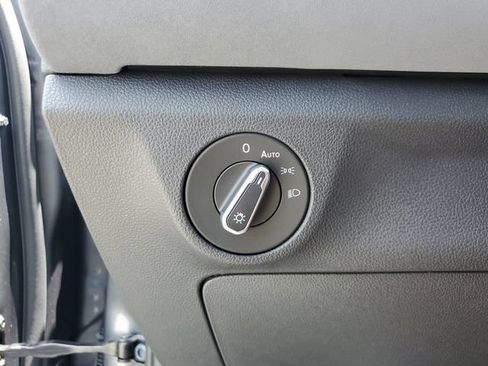 Used 2025 Volkswagen Jetta SE w/ Sunroof Package FWD image 28