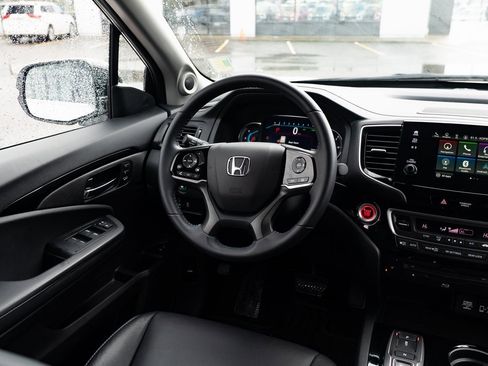 Used 2022 Honda Pilot Touring image 9
