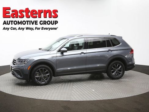 Used 2022 Volkswagen Tiguan SE w/ Panoramic Sunroof Package image 60