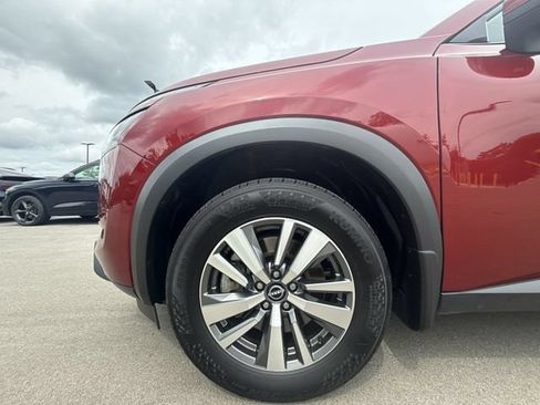 Certified 2024 Nissan Pathfinder SL w/ Black Appearance Package AWD/4WD image 10