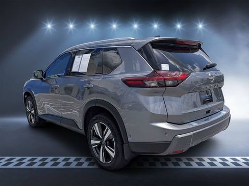 Used 2025 Nissan Rogue SL AWD/4WD image 5