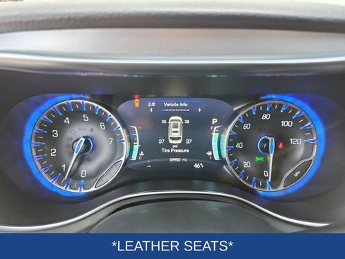 Used 2025 Chrysler Pacifica Limited image 9