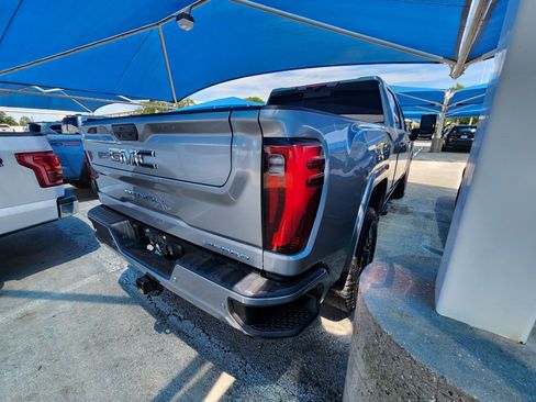 Used 2025 GMC Sierra 2500 Denali Ultimate AWD/4WD image 4