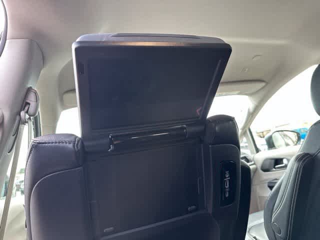 Used 2022 Chrysler Pacifica Touring-L w/ Uconnect Theater Family Group AWD/4WD image 8