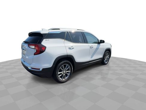 Used 2022 GMC Terrain SLT w/ Tech Package FWD image 9